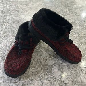 NWOT Hey Dude Booties - SZ 8 Lumber Jack Red